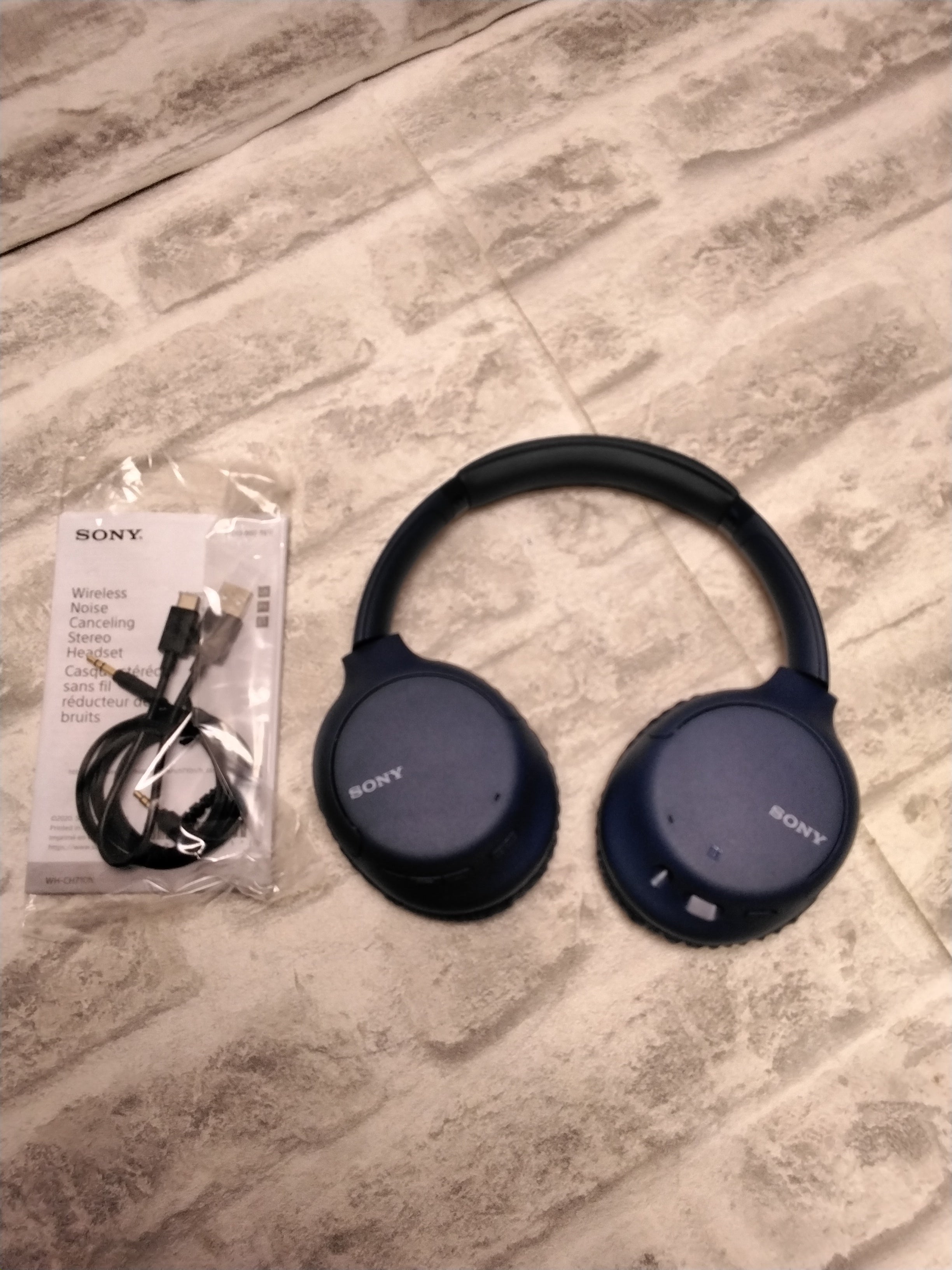 Sony Noise Cancelling Headphones WHCH710N: Bluetooth Headset with Mic, Blue (7679193121006)